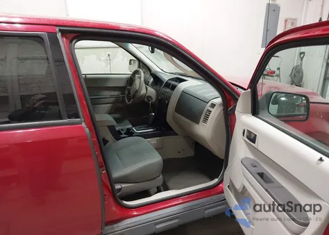 2010 Ford Escape Xls z USA, uszkodzony, nr VIN 1FMCU9C73AKC90430